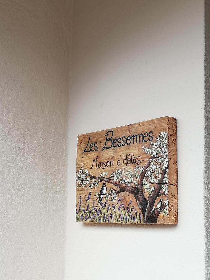 Les Bessonnes Bed and Breakfast Saint-Georges-Haute-Ville Eksteriør billede